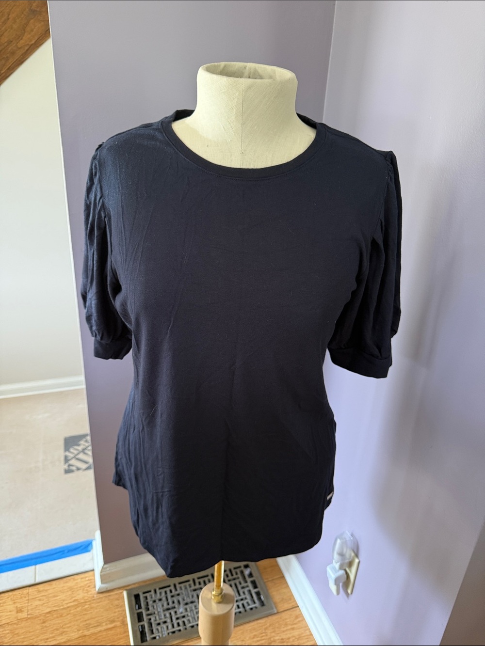 Tahari Navy Short Sleeve Crewneck Top